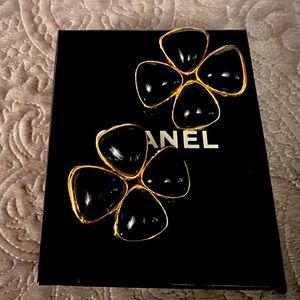 Vintage Chanel clip earrings
